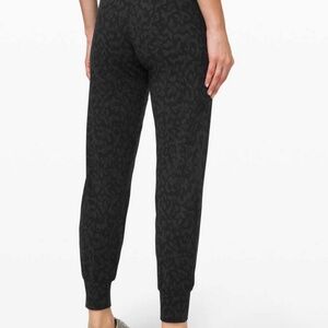 EUC Lululemon Align Jogger 28"